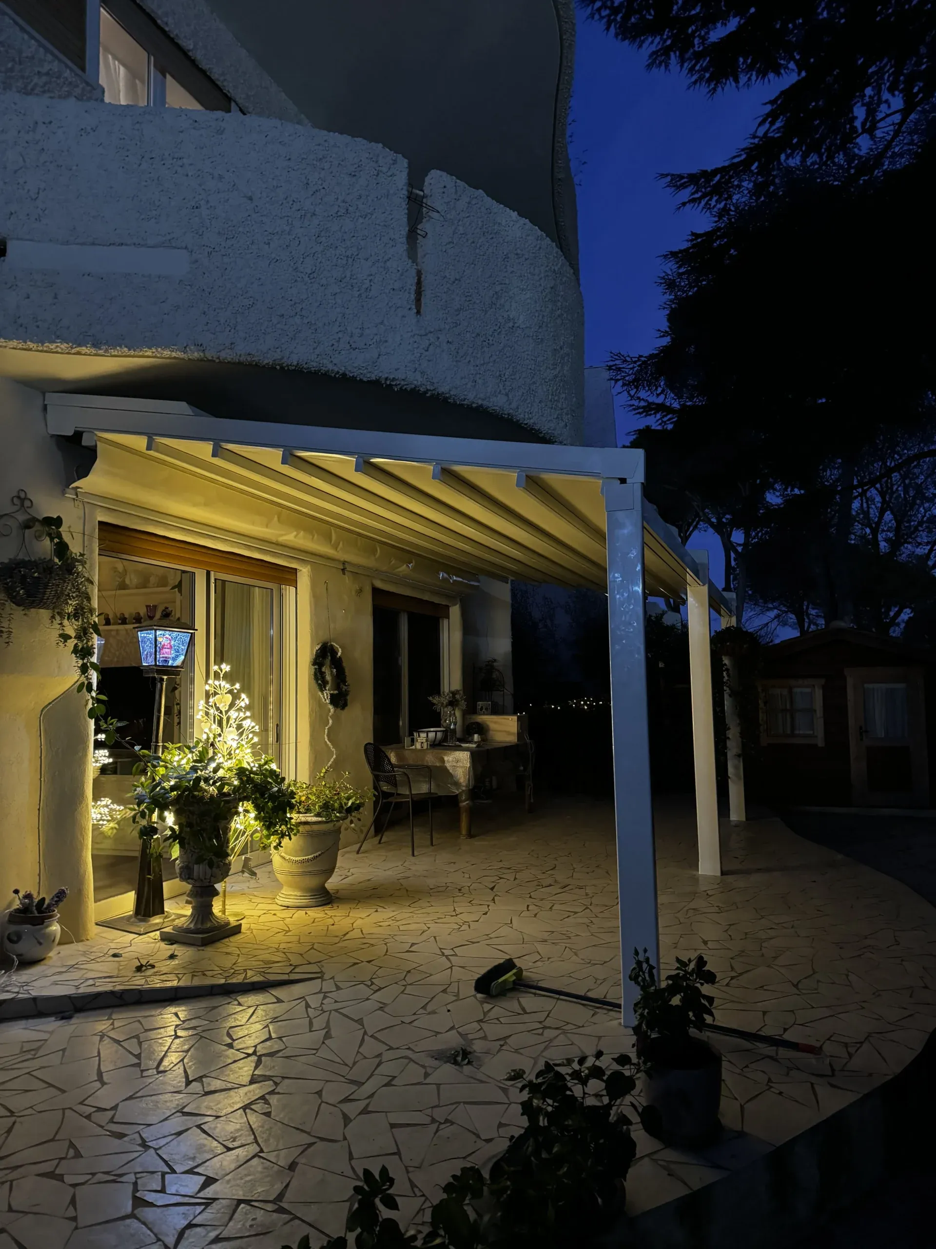 Pergola a tetto inclinato
