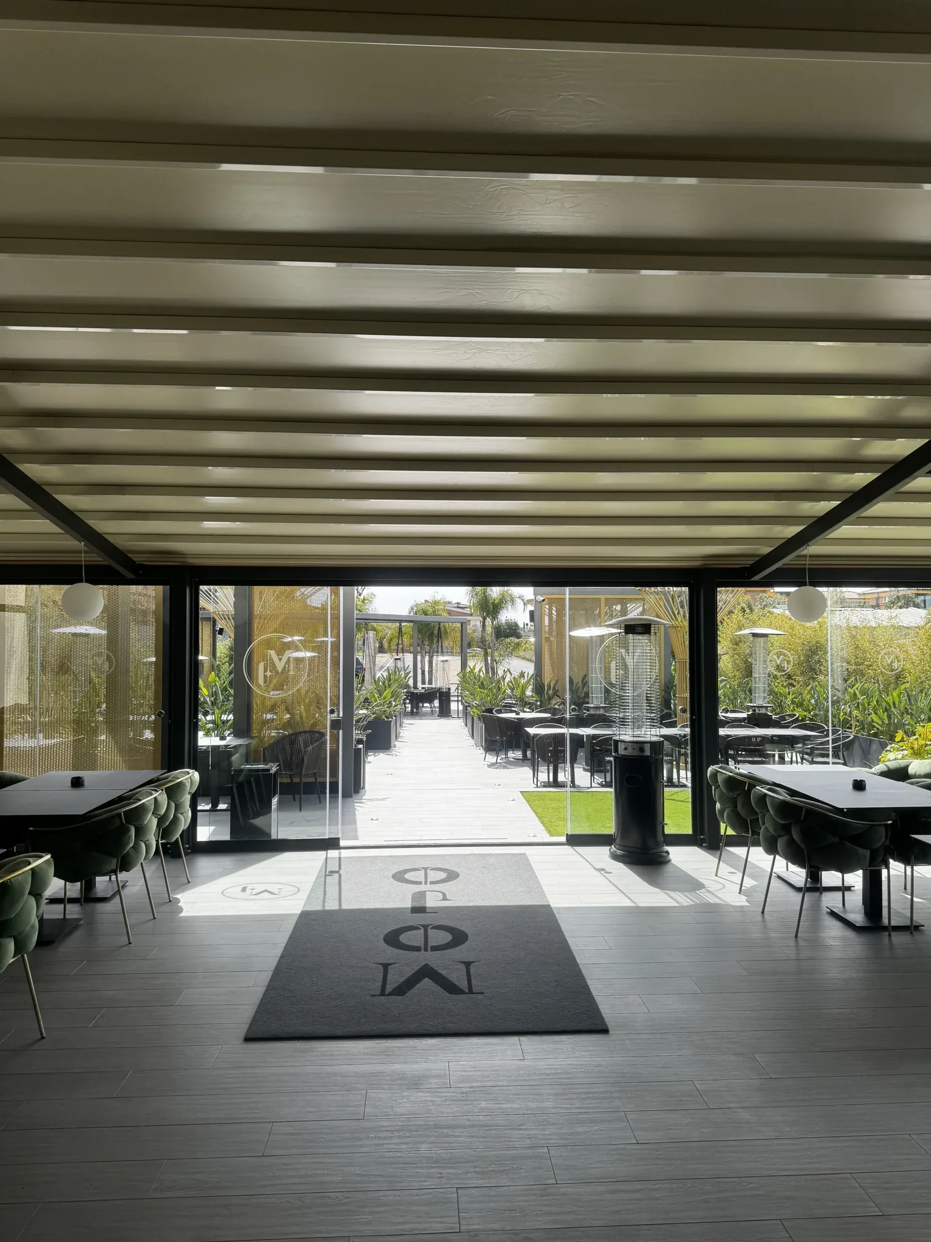 Pergola a tetto inclinato