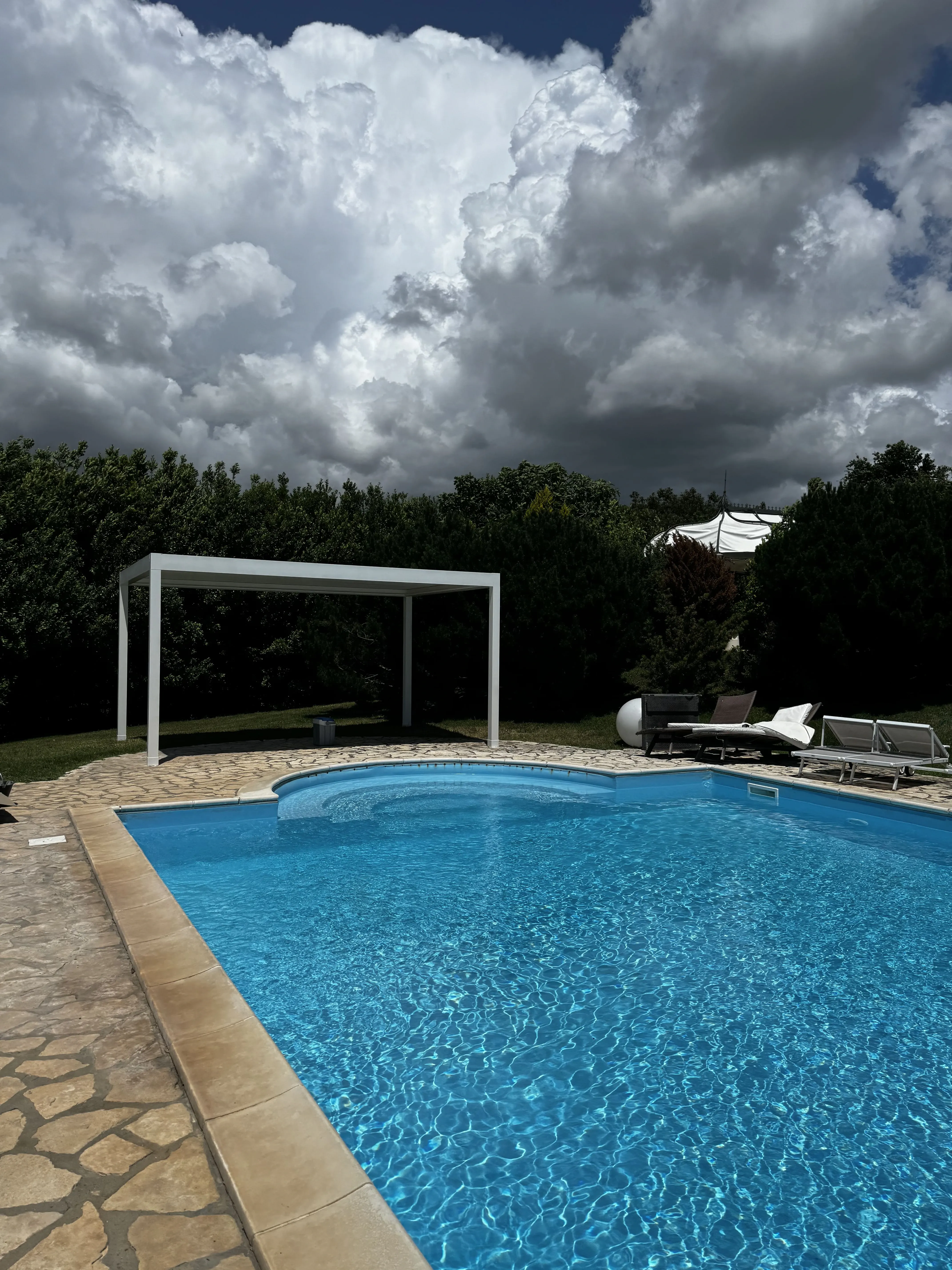 Pergola a tetto piano