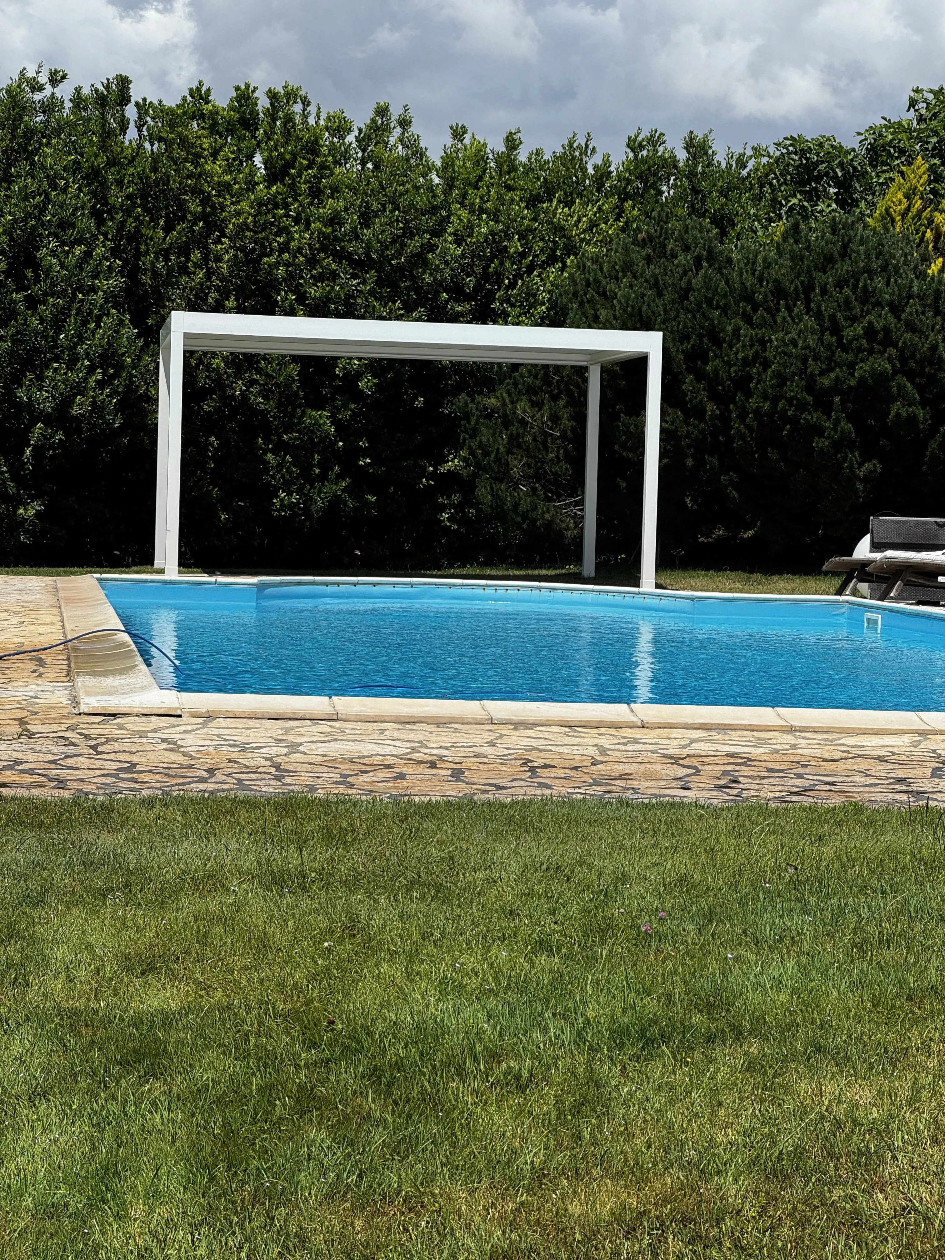 Pergola a tetto piano